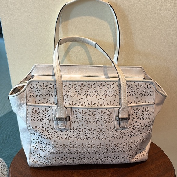 Coach F27391 Taylor eyelet shoulder bag leather cut out off-white eggshell EUC - Picture 8 of 17